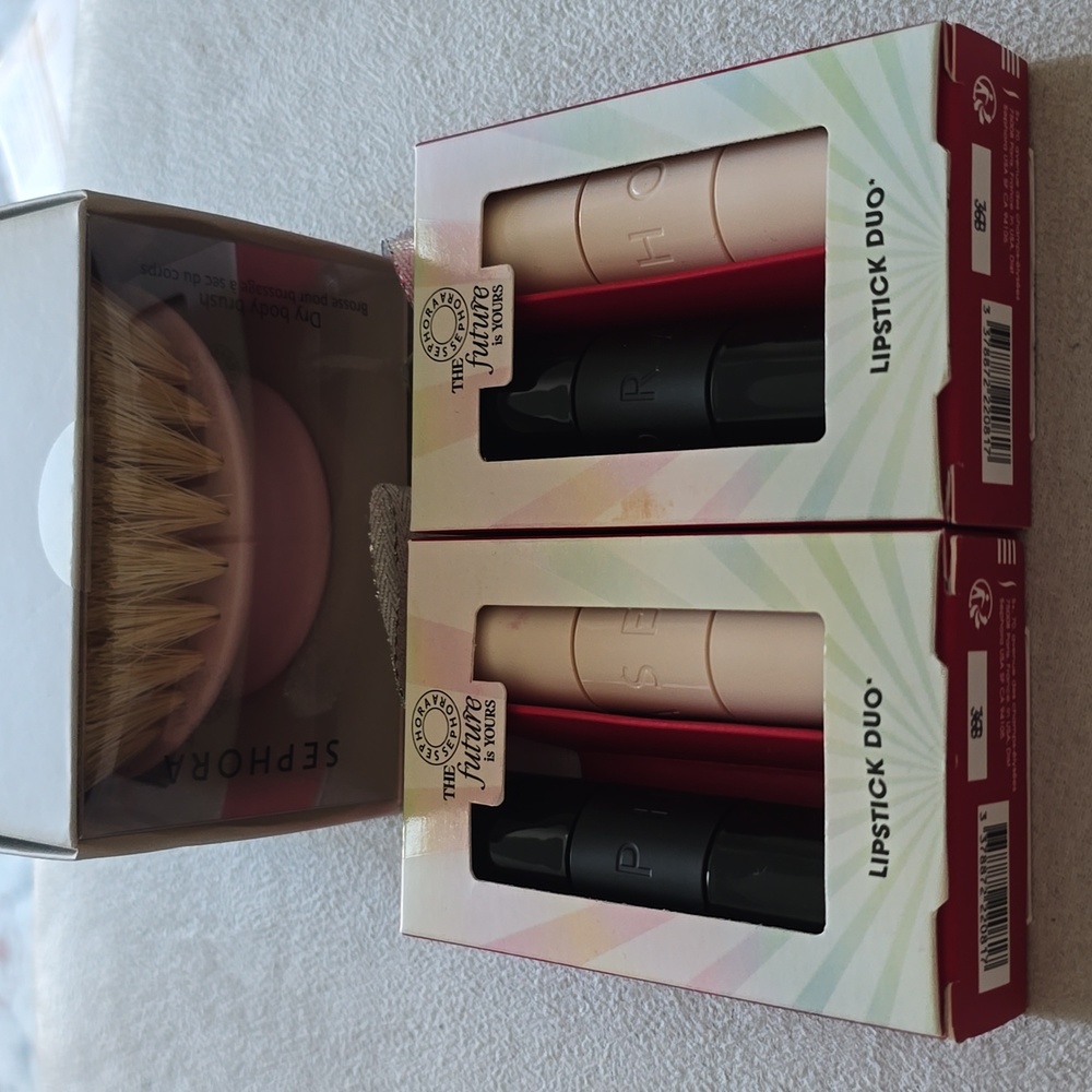 SEPHORA BUNDLE OF 4 LIPSTICKS AND 1 DRY BODY BRUSH